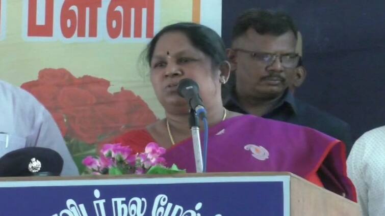 Minister Kayalvizhi says Students should reduce the use of mobile phones and concentrate more on studies - TNN மாணவர்களே செல்போன் பார்ப்பதை குறைத்து படிப்பில் கவனம் செலுத்துங்கள் - அமைச்சர் கயல்விழி அட்வைஸ்