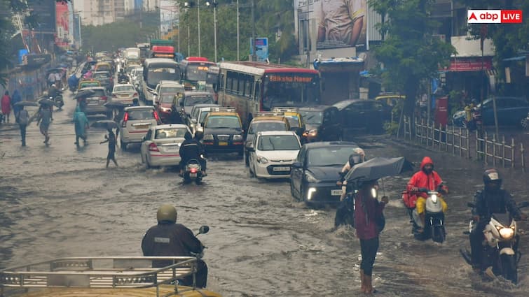 mumbai schools closed today after heavy rains in maharashtra Mumbai Rain: मुंबई में बारिश का कहर! रेड अलर्ट जारी, सभी स्कूल और कॉलेज बंद