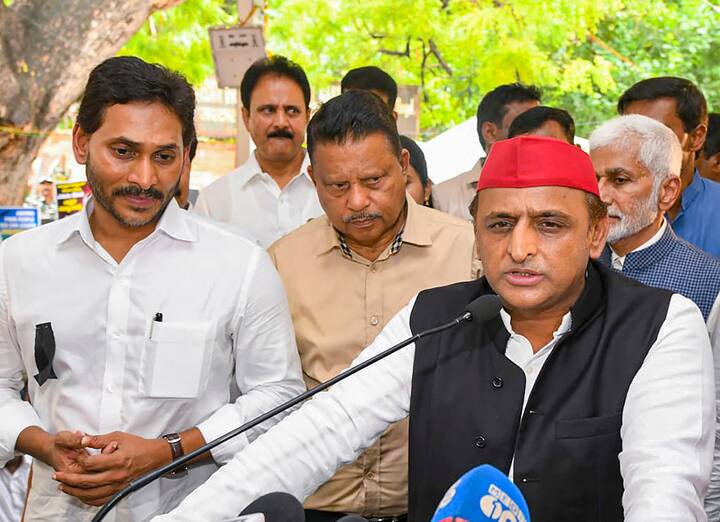 इंडिया ब्लॉक मौके को भुनाना चाहता है. उसे लगता है कि एनडीए से फिलहाल खफा जगन रेड्डी को अपने पाले में लाकर गेम किया जा सकता है.