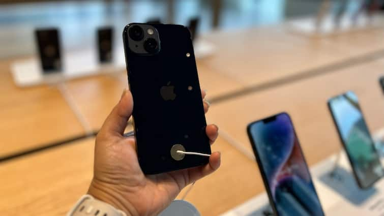 iPhone-17-Slim-Leak-Single-Camera-A19-Chip-Replace-Plus Specs Features Ming Chi Kuo iPhone 17 'Slim' With Single Camera, A19 Chip May Replace Plus Model In 2025: Kuo