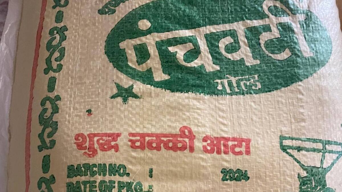 खाद्य विभाग ने जब्त किया आटा