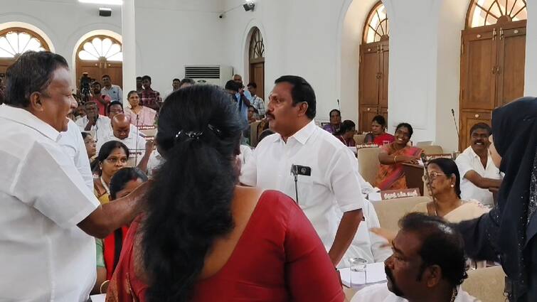 Coimbatore Corporation meeting Argument between dmk and admk councilors - TNN திமுக, அதிமுக கவுன்சிலர்கள் இடையே வாக்குவாதம் - கோவை மாநகராட்சி கூட்டத்தில் பரபரப்பு