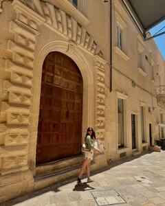 Pooja Hegde Photos : இத்தாலியை சுற்றி வரும் பீஸ்ட் நடிகை பூஜா!