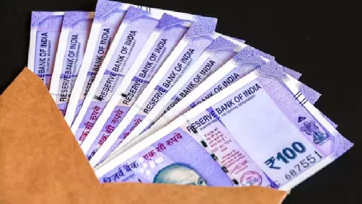 পোস্ট অফিসে মান্থলি ইনকাম স্কিমে বিনিয়োগ করে মাসে মাসে সুদের টাকা পেতে পারেন আপনিও। কীভাবে ?   ছবি- গেটি