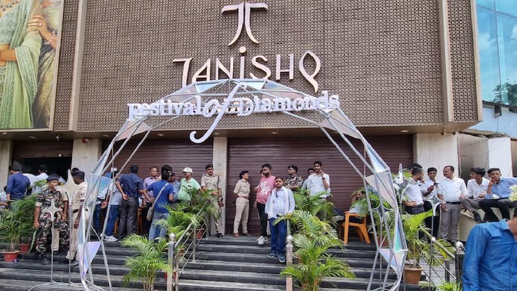 bihar robbery at Tanishq showroom in Purnia ann Bihar Robbery: पूर्णिया के तनिष्क शो-रूम में दिनदहाड़े करोड़ों की लूट, चार की संख्या में पहुंचे थे बदमाश