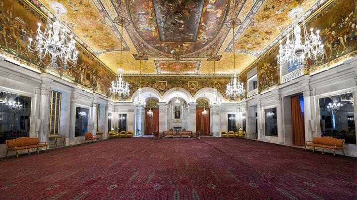 सरकार का कहना है कि भारत के गणतंत्र बनने के बाद से ही इसकी प्रासंगिकता समाप्त हो गई है. भारतीय समाज में गणतंत्र की अवधारणा प्राचीन समय से ही है. इसलिए दरबार हॉल का नाम बदलकर 'गणतंत्र मंडप' किया गया है.