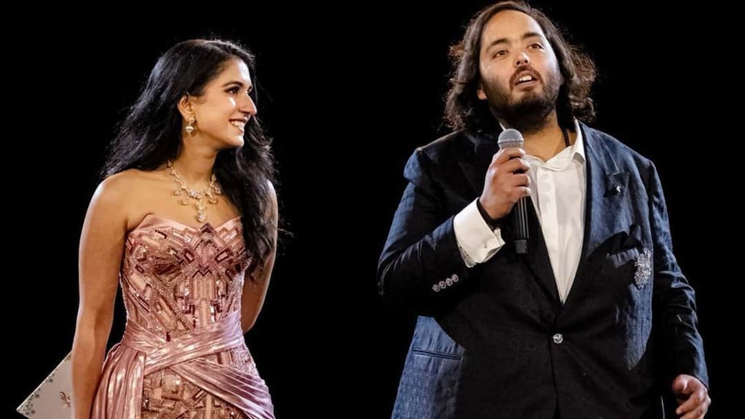 Anant Ambani and Radhika Marchant Post Wedding celebration at UK London Entertainment News Update Anant-Radhika Marriage: লন্ডনে হবে অনন্ত-রাধিকার বিবাহ পরবর্তী অনুষ্ঠান? বুক করা হয়েছে সাত তারা হোটেল?