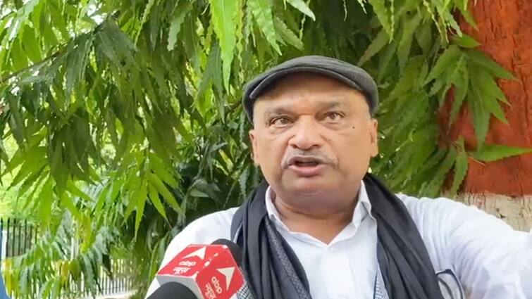 RJD Sunil Singh attacked CM Nitish Kumar and Devesh Chandra Thakur on MLC membership MLC की सदस्यता जाने पर सुनील सिंह ने मुख्यमंत्री हाउस वाली छेड़ी बात, CM नीतीश को किया कटघरे में खड़ा