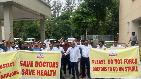 Doctors strike impacts patients in Panchkula Doctors strike: 3000 ਸਰਕਾਰੀ ਡਾਕਟਰ ਹੜਤਾਲ 'ਤੇ, ਐਮਰਜੈਂਸੀ ਸੇਵਾਵਾਂ, ਜਣੇਪਾ ਤੇ ਪੋਸਟਮਾਰਟ ਪੂਰੀ ਤਰ੍ਹਾਂ ਹੋਇਆ ਬੰਦ