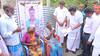 பள்ளிக் குழந்தைகளை காப்பாற்றி தன்னுயிர் நீத்த ஓட்டுநர்; நிதியுதவியை நேரில் வழங்கிய அமைச்சர்