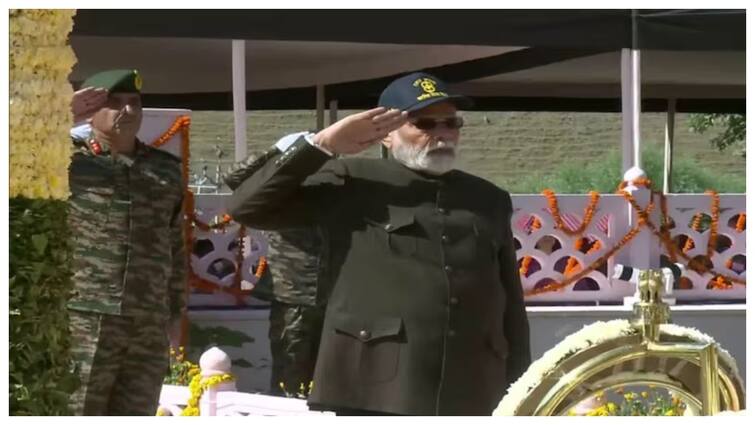 Kargil Vijay Diwas 2024 PM Narendra Modi Rahul Gandhi Amit Shah Rajnath Singh Nitin Gadkari paid tribute to martyrs कारगिल विजय दिवस: अमित शाह, गडकरी, राजनाथ सिंह, राहुल गांधी समेत राजनेताओं का शहीदों को नमन, पढ़ें किसने क्या लिखा