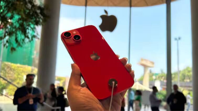 Apple iPhone Prices In India Fall Post Import Duty Cut, Pro Models Get Biggest Price Drop iPhone Price: பட்ஜெட்டில் வரி குறைப்பால் குறைந்த ஐபோன் விலை: இவ்வளவு குறைந்திருச்சா?