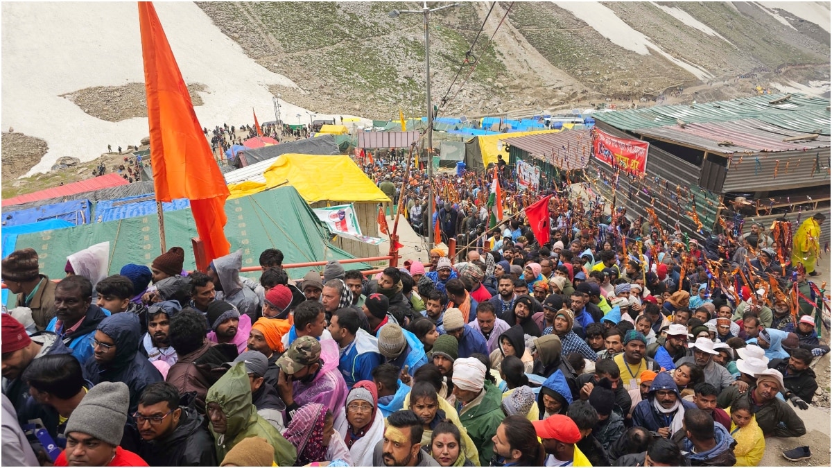 Amarnath Yatra: जम्मू के आधार शिविर से निकला श्रद्धालुओं का एक और जत्था, 4 लाख से ज्यादा लोग कर चुके हैं दर्शन