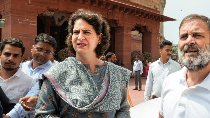 प्रियंका गांधी ने पीएम नरेंद्र मोदी पर निशाना साधते हुए कहा कि दरबार का कोई कॉन्सेप्ट नहीं है, लेकिन शहंशाह का कॉन्सेप्ट है.