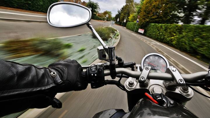 Bike Riding Tips In Monsoon:  বর্ষায় উইকএন্ডে লং ড্রাইভে যাচ্ছেন ? বাইক সফরে  কী কী বিষয় গুলি নিয়ে সতর্ক থাকবেন ?