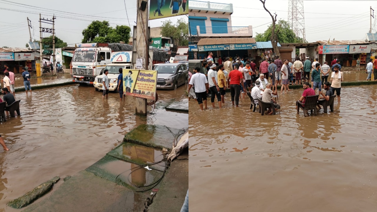 गुरुग्राम के बिलासपुर रोड पर पानी में कुर्सी डालकर बैठे दुकानदार, प्रशासन पर लगाया ये आरोप