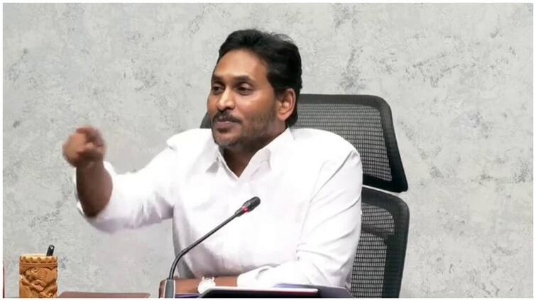 YSRCP Chief Jagan comments on madanapalli and vinukonda issue YS Jagan: మదనపల్లి అగ్ని ప్రమాదంపై స్పందించిన జగన్ - ఏపీకి కొత్త అర్థం చెప్పిన మాజీ సీఎం