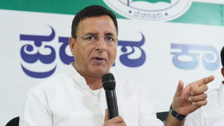 Randeep Singh Surjewala tell who signals Keshav Prasad Maurya to remove Yogi Adityanath as UP CM PM Modi Amit Shah 'योगी जी को ठोक दो', रणदीप सुरजेवाला ने बताया केशव प्रसाद मौर्य को किसने दिया इशारा