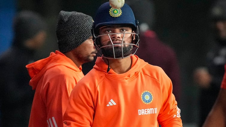 Rinku Singh asked for bat from Suryakumar Yadav after Virat Kohli India tour of Sri Lanka IND vs SL IND vs SL: रिंकू सिंह ने विराट कोहली के बाद अब इस साथी खिलाड़ी से मांगा 'बैट', श्रीलंका दौरे से पहले हुआ गज़ब