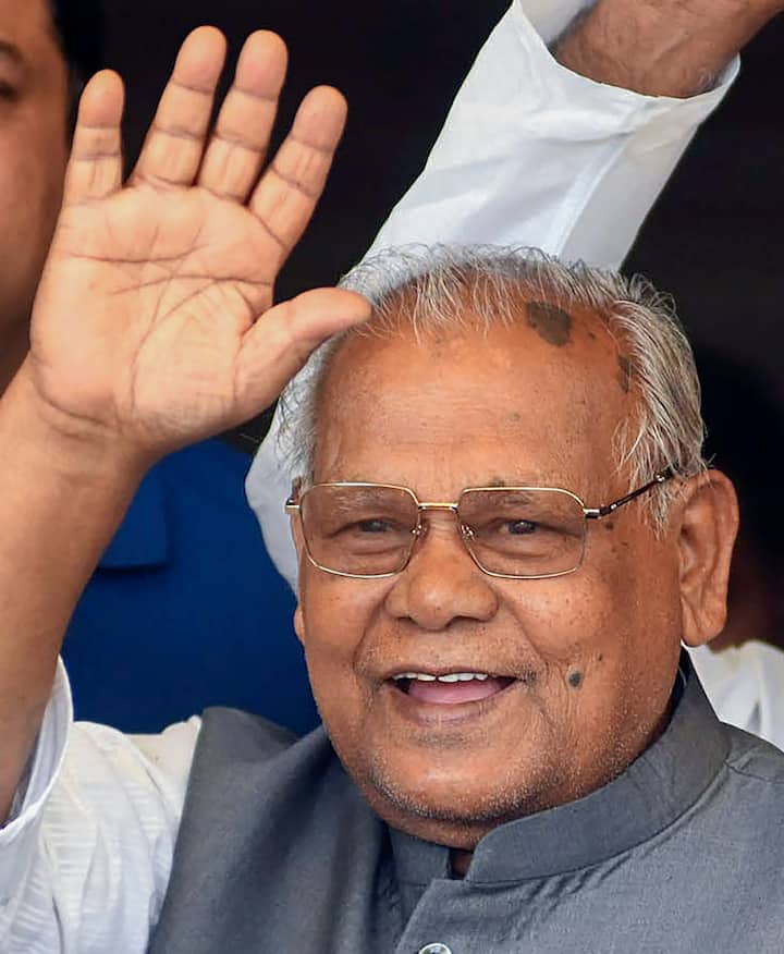 हालांकि, बिहार में अबतक सीटों का बंटवारा नहीं हुआ है पर कुछ दल पत्ते खोल चुके हैं.