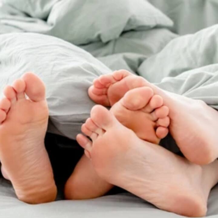 ਆਯੁਰਵੇਦ ਅਨੁਸਾਰ ਸਰਦੀਆਂ ਅਤੇ ਬਸੰਤ ਰੁੱਤਾਂ ਨੂੰ ਸੰਭੋਗ ਲਈ ਸਭ ਤੋਂ ਵਧੀਆ ਮੌਸਮ ਮੰਨਿਆ ਜਾਂਦਾ ਹੈ।