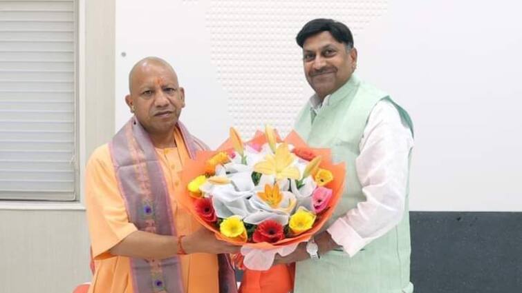 BJP MLA from Campierganj Fateh Bahadur Singh called CM Yogi Adityanath as  his leader ANN |