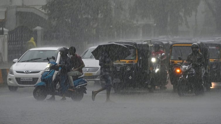 weather tomorrow IMD forecast heavy rain alert in maharashtra mumbai chhattisgarh odisha Kanpur Meerut Noida Delhi Jammu Weather Tomorrow: बंपर बारिश के लिए रहें तैयार! महाराष्ट्र-यूपी समेत इन राज्यों में जमकर बरसेंगे बादल, जानें देशभर के मौसम का हाल