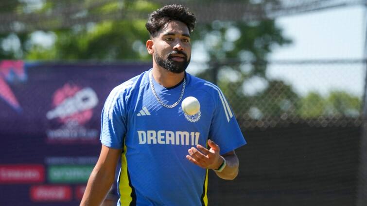 Mohammed Siraj Indian pacer Injured before IND vs SL T20I series know details IND vs SL: मोहम्मद सिराज को लगी चोट, श्रीलंका के खिलाफ टी20 सीरीज़ से पहले टीम इंडिया को लग सकता है बड़ा झटका 