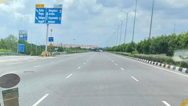 Hyderabad news Six years old boy dies after hitting car on Outer ring road Hyderabad News: ఓఆర్ఆర్‌పై మూత్రం పోస్తుండగా బాలుడు దుర్మరణం