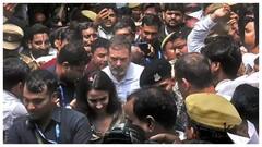 गए थे कोर्ट में पेशी को, यूपी का दिल जीतने लगे राहुल गांधी, देखें मोचियों से मुलाकात की तस्वीरें