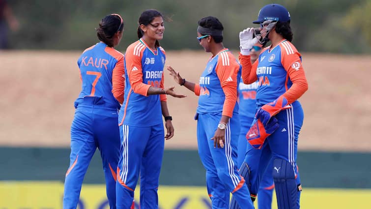 Womens Asia Cup T20 2024 Semi Final Bangladesh Women 80 runs scored against india Radha Yadav Renuka Singh IND W vs BAN W: रेणुका-राधा ने बांग्लादेश का निकाला दम, भारत ने 80 रनों के स्कोर पर रोका