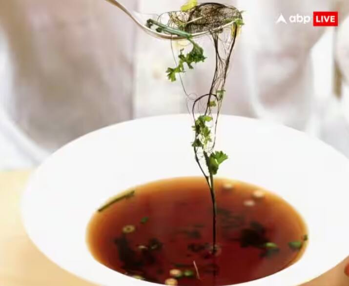 ਪਰ ਕੀ ਤੁਹਾਨੂੰ ਪਤਾ ਹੈ ਕਿ ਭੋਜਨ ਨਾਲ ਸ਼ੁਭ ਅਤੇ ਅਸ਼ੁਭ ਘਟਨਾਵਾਂ ਦੇ ਸੰਕੇਤ ਵੀ ਮਿਲਦੇ ਹਨ। ਹਾਂਜੀ, ਇਹ ਬਿਲਕੁਲ ਸੱਚ ਹੈ, ਸਾਨੂੰ ਇਸ ਨੂੰ ਸਮਝਣ ਦੀ ਲੋੜ ਹੈ। ਜੇਕਰ ਤੁਹਾਨੂੰ ਭੋਜਨ ਖਾਣ ਵੇਲੇ ਵਾਰ-ਵਾਰ ਵਾਲ ਮਿਲ ਰਹੇ ਹਨ ਤਾਂ ਇਹ ਜੀਵਨ ਨਾਲ ਜੁੜਿਆ ਸੰਕੇਤ ਹੈ।