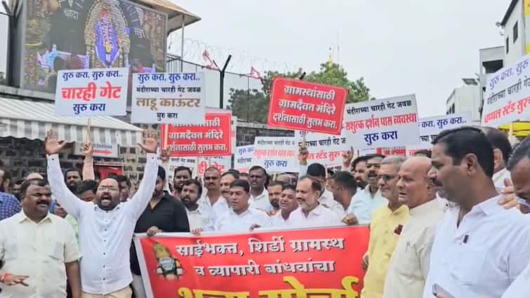 Shirdi villagers Protest against Sai Sansthan to demand that all four entrances of the temple should be opened Maharashtra Marathi News Shirdi : साई संस्थानविरोधात ग्रामस्थ आक्रमक, प्रवेशद्वारांवर हार घालत जोरदार घोषणाबाजी, शिर्डी ग्रामस्थांची गटबाजी समोर