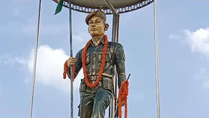 तीन महीने बाद सियाचिन ग्लेशियर से नीचे आने के बाद परिवार के कहने पर राम समुझ ने छुट्टी के लिए अप्लाई किया. छुट्टी मंजूर हो गई और परिवार के लोग शादी की तैयारी में जुट गए. इसी बीच कारगिल का युद्ध शुरू हुआ और राम समुझ की छुट्टी रद्द कर कारगिल भेज दिया गया ओर वह कारगिल में दुश्मनों से लड़ते हुए शहीद हो गए. राम समुझ की शहादत पर परिवार को गर्व है. शहीद के पिता राजनाथ यादव, भाई प्रमोद यादव और माता प्रतापी देवी कहती हैं कि उन्हें आगे भी मौके मिला तो अपने परिवार के बच्चों को सेना में भेजेंगी.