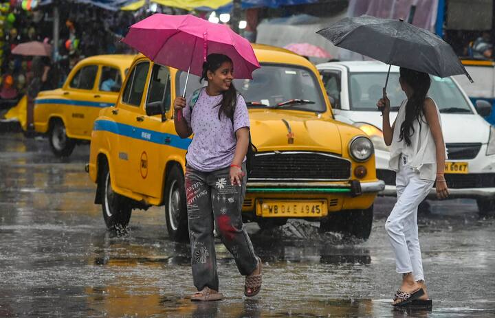 উত্তর ও পশ্চিম মধ্য বঙ্গোপসাগরে মৎস্যজীবীদের যেতে নিষেধ করা হয়েছে। আগামী ২৪ ঘন্টা এই নিষেধাজ্ঞা বহাল থাকবে। মধ্য বঙ্গোপসাগরে সমুদ্র উত্তাল থাকবে।