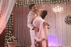 Marathi Serial Updates Gharoghari Matichya Chuli : सोनेरी रंगाची साडी, मोत्याचे दागिने अन् मंगळसूत्रासारखं ब्रेसलेट; ऋषिकेश-जानकीच्या लग्नातल्या लूकने वेधलं लक्ष