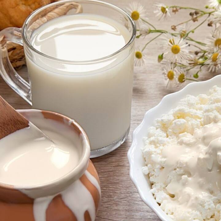 ਧਾਰਮਿਕ ਮਾਨਤਾਵਾਂ ਮੁਤਾਬਕ ਸਾਵਣ ਦੇ ਮਹੀਨੇ 'ਚ ਭਗਵਾਨ ਸ਼ਿਵ ਨੂੰ ਕੱਚਾ ਦੁੱਧ ਚੜ੍ਹਾਇਆ ਜਾਂਦਾ ਹੈ, ਇਸ ਲਈ ਸਾਵਣ 'ਚ ਕੱਚੇ ਦੁੱਧ ਦਾ ਸੇਵਨ ਕਰਨ ਤੋਂ ਪਰਹੇਜ਼ ਕਰਨਾ ਚਾਹੀਦਾ ਹੈ।