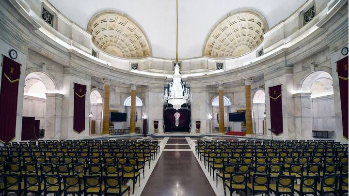 बता दें कि दरबार हॉल जो अब गणतंत्र मंडप के नाम से जाना जाएगा, में कई बड़े आयोजन, जैसे राष्ट्रीय पुरस्कार समारोह कराए जाते हैं.