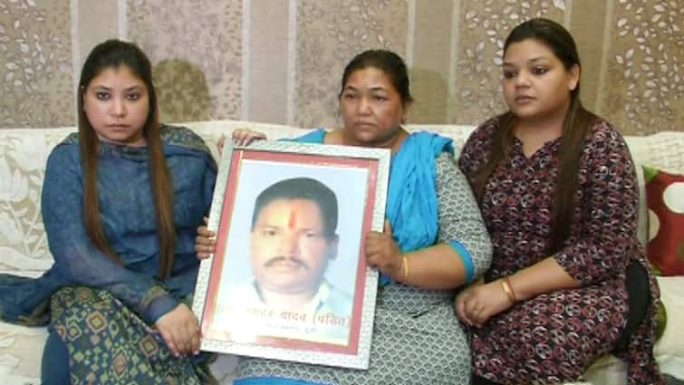 Prayagraj Jawahar Pandit wife Vijma Devi protest against udaybhan Karwariya released ann उदयभान करवरिया की रिहाई पर भड़कीं जवाहर पंडित की पत्नी विजमा देवी, कहा- योगी राज में कुछ भी...