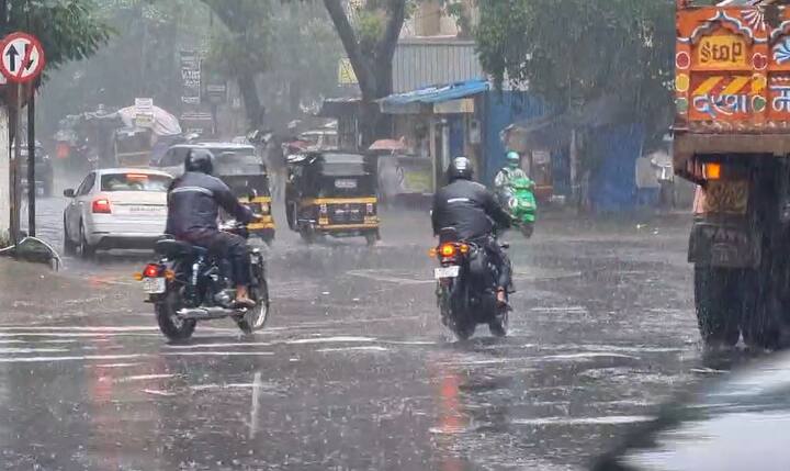 हवामान विभागानं दिलेल्या माहितीनुसार आजही राज्यात मुसळधार पावसाचा इशारा दिला आहे. कुठं रेड तर कुठं ऑरेंज अलर्ट जारी केला आहे.