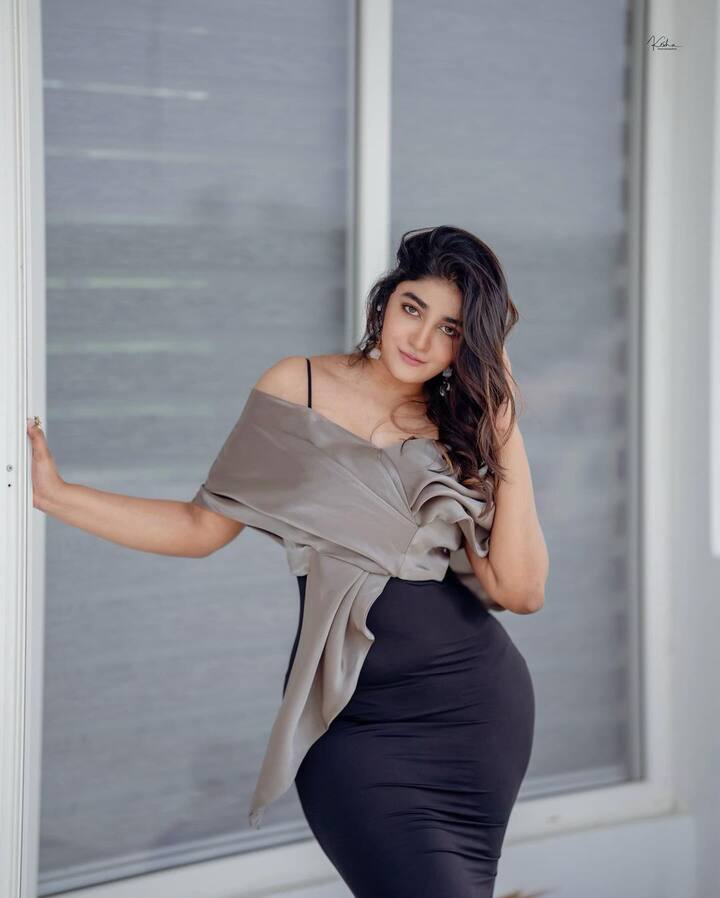 డింపుల్ హయాతి (Image Courtesy: Gama awards Dubai)
