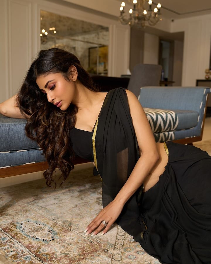 Mouni Roy opted a bold makeup look