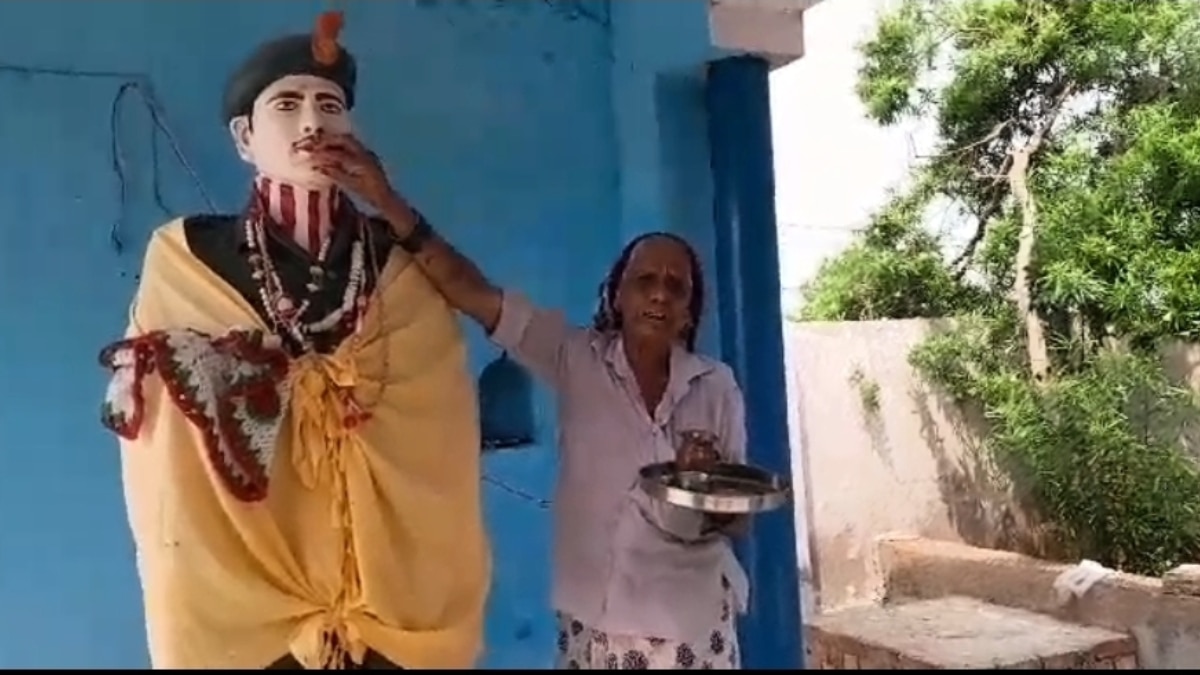 अलीगढ़: करगिल युद्ध मे शहीद प्रेमपाल परिवार के लिए आज भी जिंदा! मां रोज रखती हैं भोजन