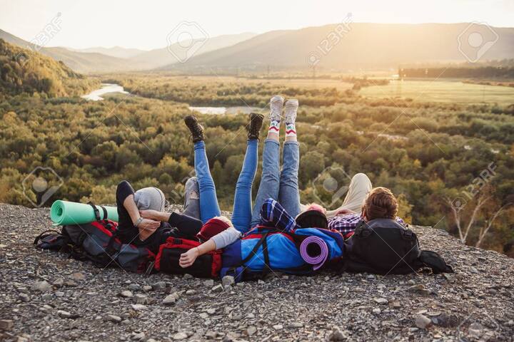 ਤੁਸੀਂ ਦੋਸਤਾਂ ਨਾਲ ਲਕਸਰ ਜਾ ਸਕਦੇ ਹੋ। ਇੱਥੇ ਤੁਸੀਂ ਆਪਣੇ ਦੋਸਤਾਂ ਨਾਲ ਕੈਂਪਿੰਗ ਵੀ ਕਰ ਸਕਦੇ ਹੋ। ਤੁਸੀਂ ਇੱਥੇ ਪੂਰੀ ਰਾਤ ਆਪਣੇ ਦੋਸਤਾਂ ਨਾਲ ਨੱਚ ਸਕਦੇ ਹੋ, ਗਾ ਸਕਦੇ ਹੋ ਅਤੇ ਮਸਤੀ ਕਰ ਸਕਦੇ ਹੋ।