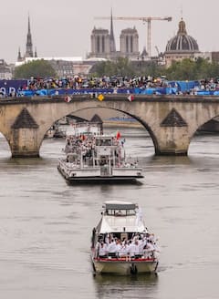Photos: 'दुल्हन' की तरह सजा पेरिस, पीवी सिंधु-शरत कमल ने लहराया तिरंगा; 128 साल में पहली बार ऐसा भव्य समारोह; ओपनिंग सेरेमनी की 10 खास तस्वीरें