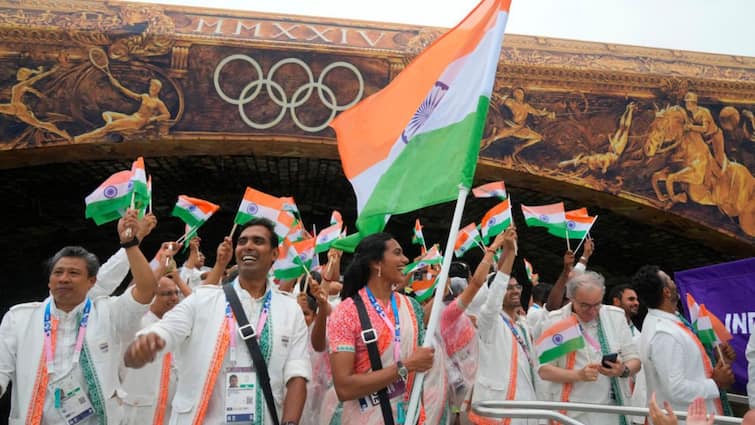 PV Sindhu Sharath Kamal Lead India In Parade Of Nations In Paris 2024 Olympics Opening Ceremony WATCH: PV Sindhu, Sharath Kamal Lead India In Parade Of Nations In Paris Olympics Opening Ceremony