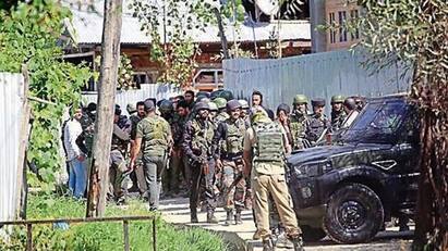 Jammu Kashmir Encounter Soldier Killed In Action in Kupwara Pakistani Dead ஜம்மு காஷ்மீரில் மீண்டும் என்கவுண்டர்.. கொல்லப்பட்ட பாகிஸ்தானியர்.. தொடர் பதற்றம்!