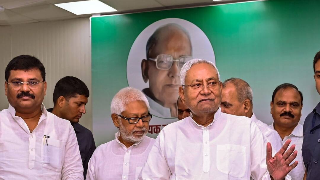 JDU Politics: झारखंड में सरयू राय के मुद्दे पर कोई समझौता नहीं, CM नीतीश की पार्टी का बीजेपी को साफ संदेश JDU meeting with CM Nitish Kumar discussed Saryu Rai Jharkhand elections and BJP ANN JDU Politics: झारखंड में सरयू राय के मुद्दे पर कोई समझौता नहीं, CM नीतीश की पार्टी का बीजेपी को साफ संदेश