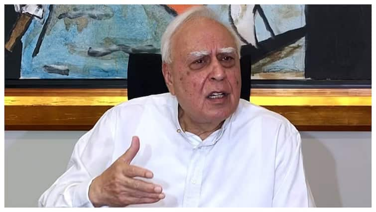 Congress leader Kapil Sibal now raised questions on new criminal laws कपिल सिब्बल ने अब नए आपराधिक कानूनों पर उठाए सवाल, बोले- ऐसे देश में लोकतंत्र नहीं...