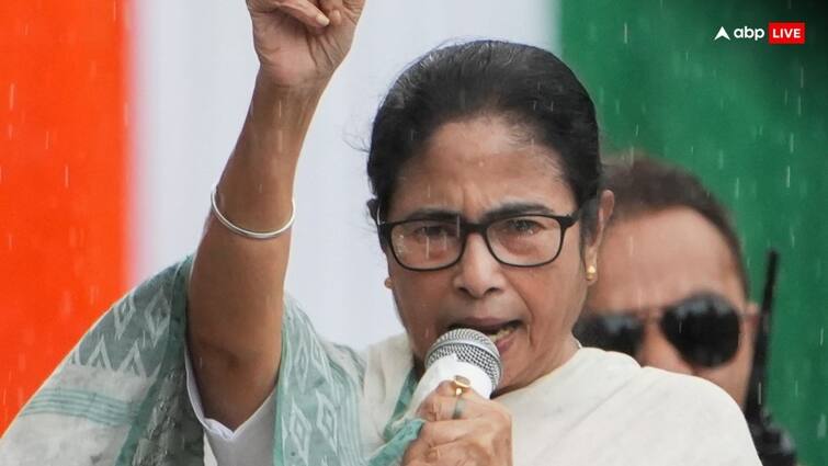 Howrah Mumbai Train Accident West Bengal CM Mamata Banerjee Attacks Centre 'Series Of Nightmares Every Week': Mamata Attacks Centre Over Howrah-Mumbai Train Accident